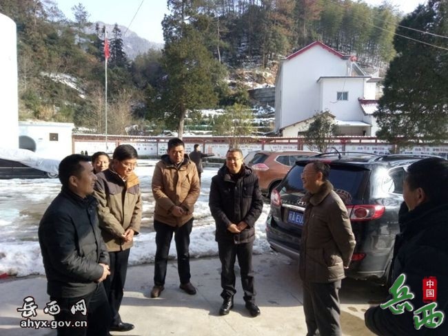 ���ѵ�ͷ�ӵ���ָ����ѩ���ֹ��� 